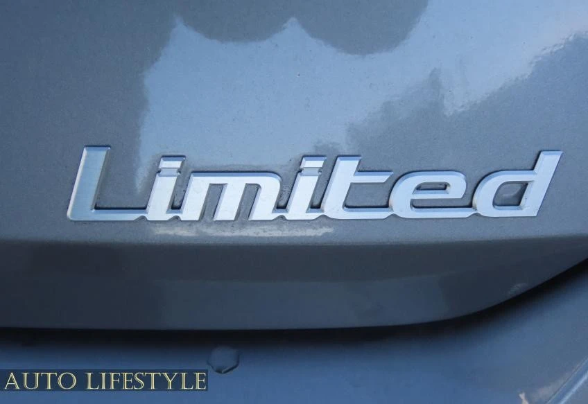 2025 Hyundai Elantra - Image 19 of 21