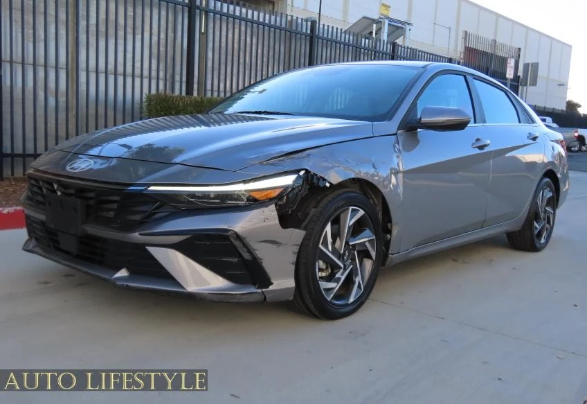 2025 Hyundai Elantra - Image 4 of 21