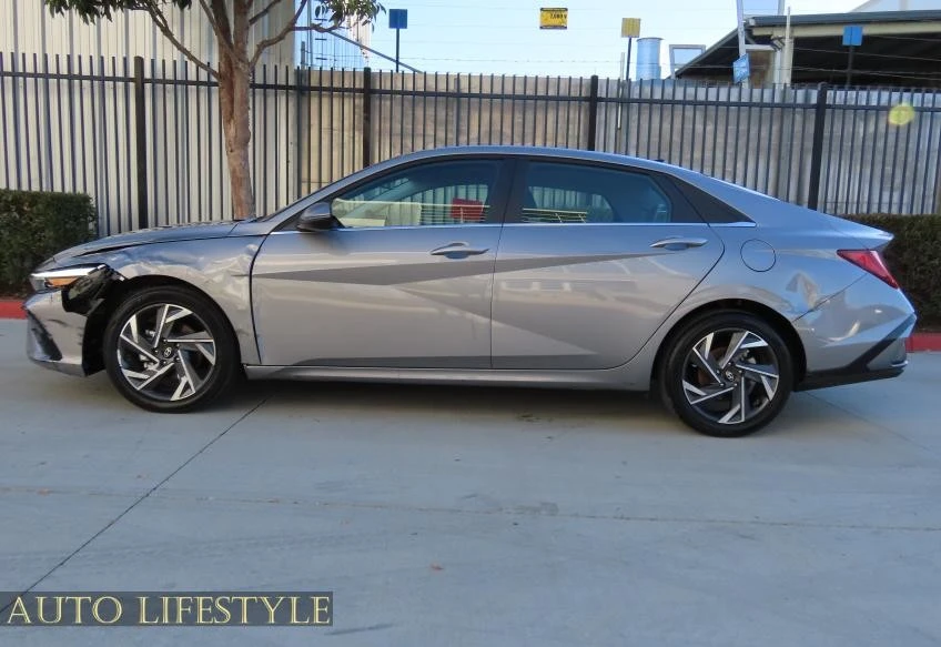 2025 Hyundai Elantra - Image 10 of 21
