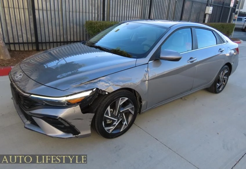 2025 Hyundai Elantra - Image 2 of 21