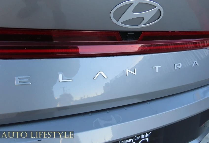 2025 Hyundai Elantra - Image 16 of 21