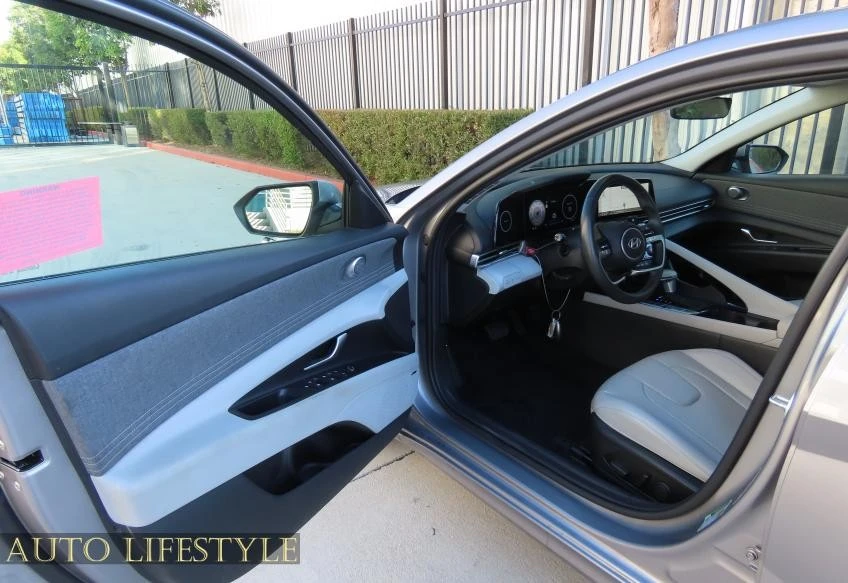 2025 Hyundai Elantra - Image 20 of 21