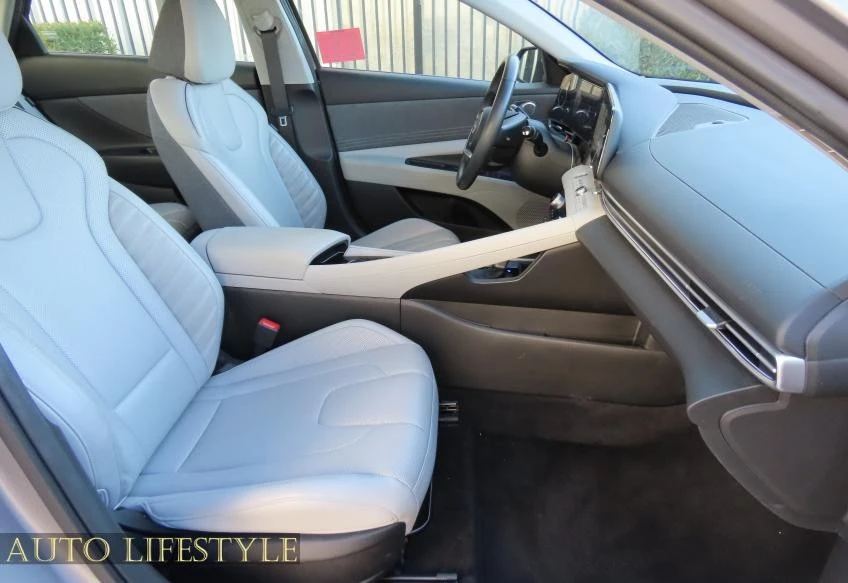 2025 Hyundai Elantra - Image 21 of 21