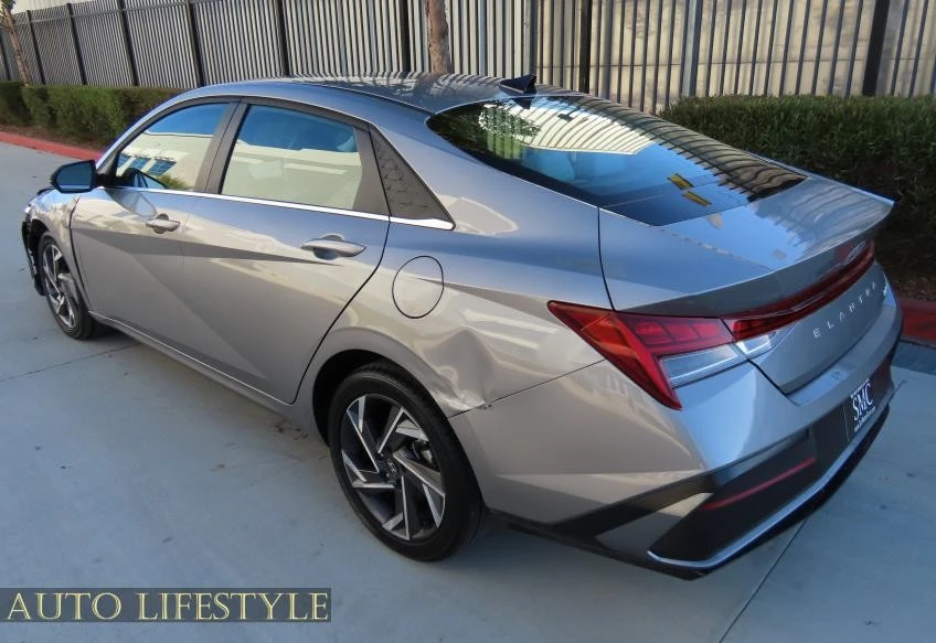2025 Hyundai Elantra - Image 8 of 21