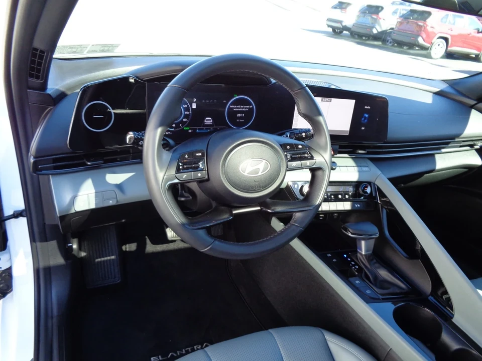 2025 Hyundai Elantra - Image 18 of 21