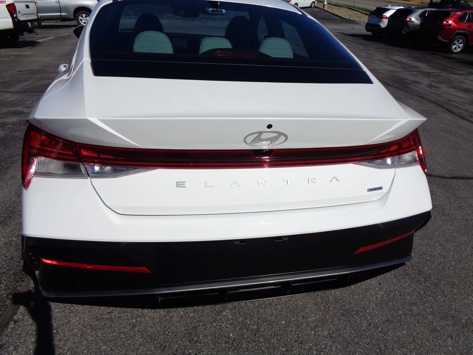 2025 Hyundai Elantra - Image 5 of 21
