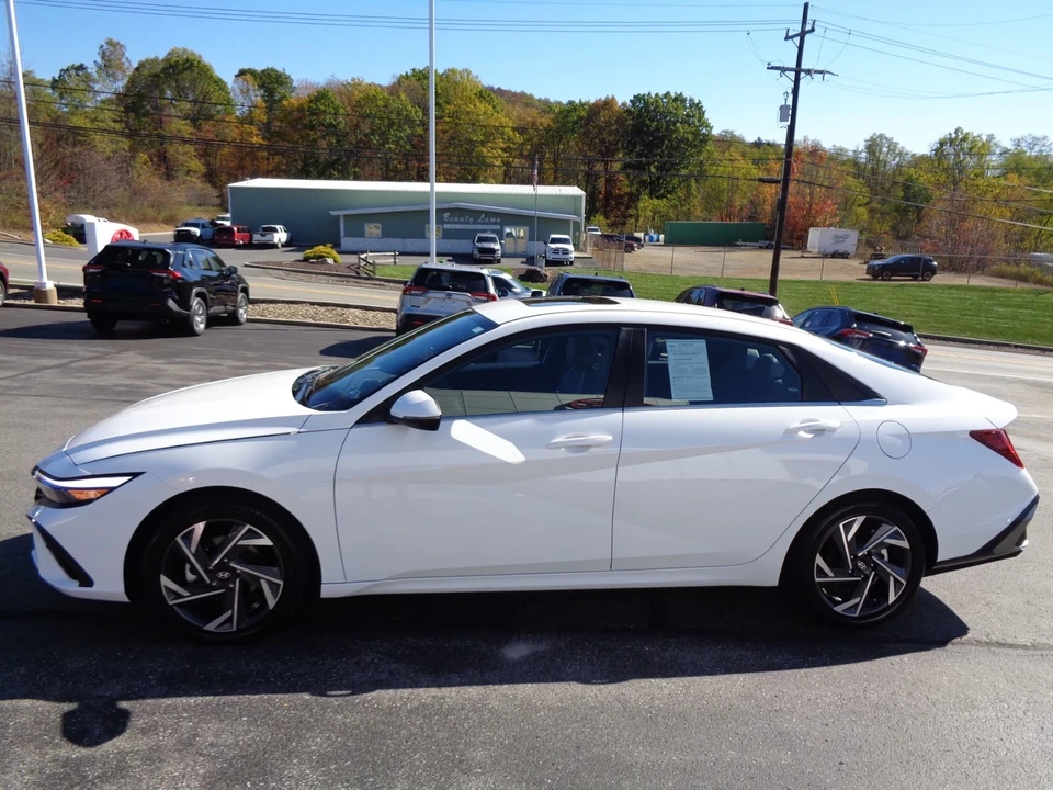 2025 Hyundai Elantra - Image 7 of 21