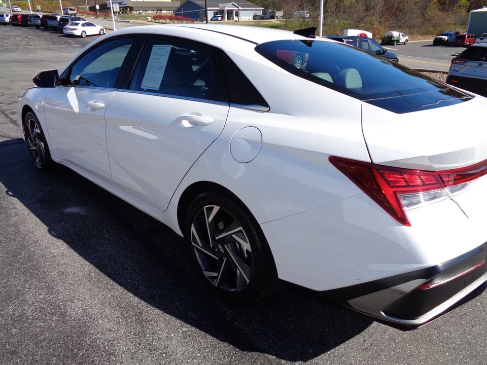2025 Hyundai Elantra - Image 6 of 21