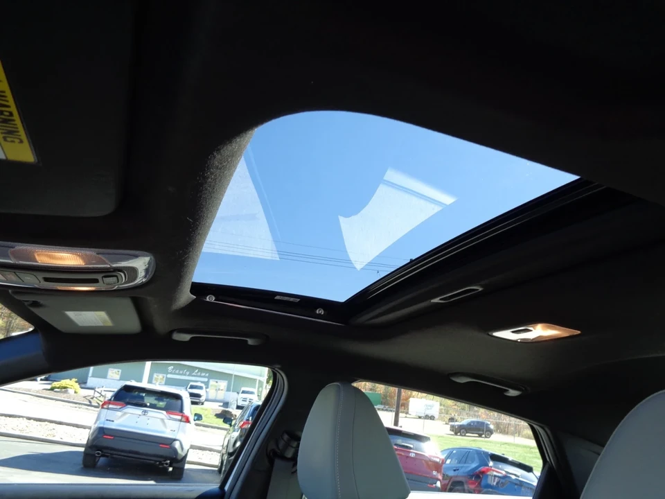 2025 Hyundai Elantra - Image 16 of 21