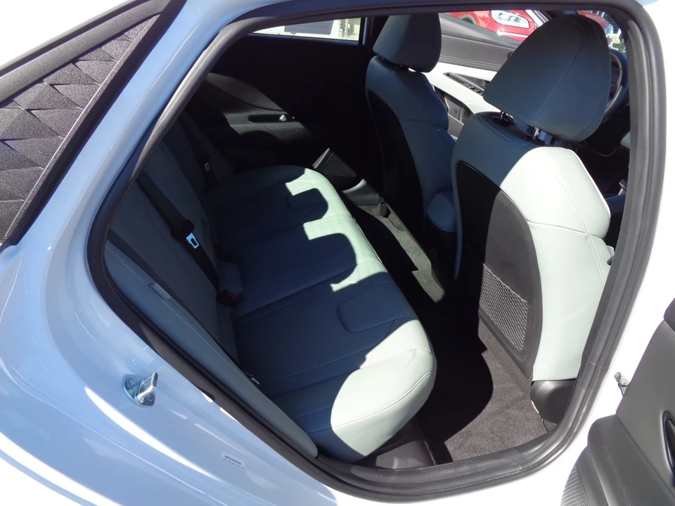 2025 Hyundai Elantra - Image 20 of 21