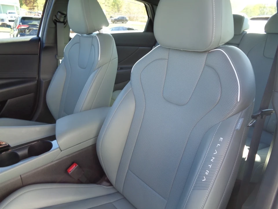 2025 Hyundai Elantra - Image 15 of 21