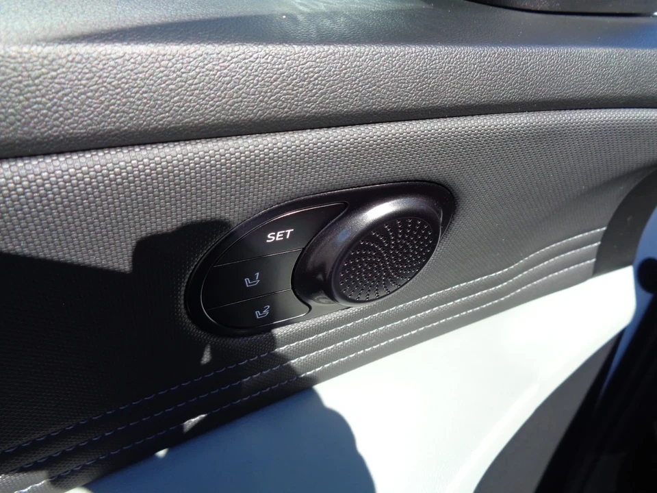 2025 Hyundai Elantra - Image 13 of 21
