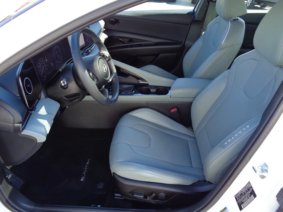2025 Hyundai Elantra - Image 12 of 21