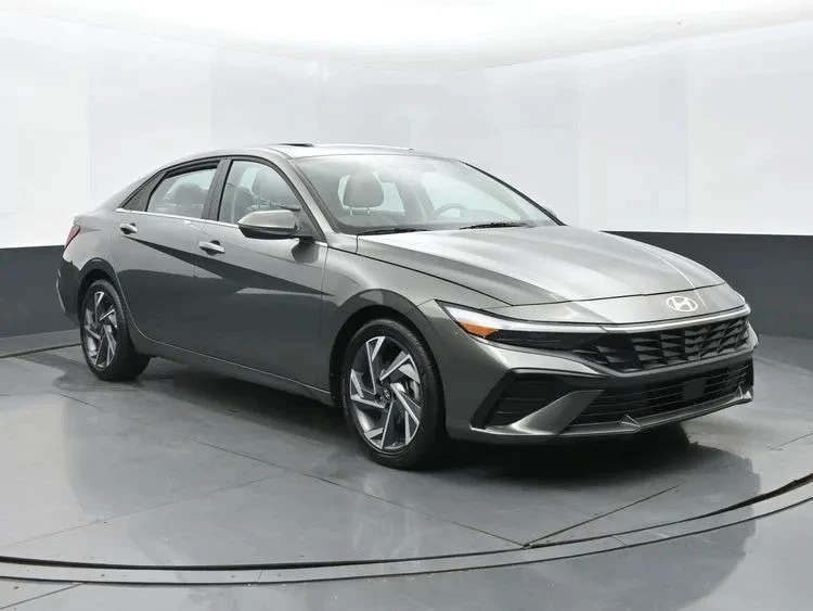 2025 Hyundai Elantra - Image 2 of 12