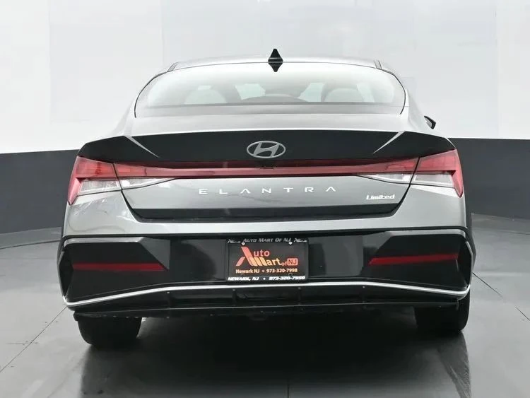 2025 Hyundai Elantra - Image 8 of 12