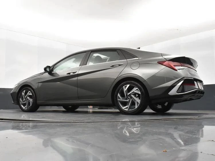 2025 Hyundai Elantra - Image 12 of 12
