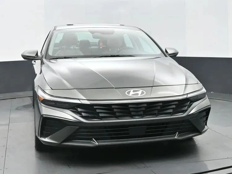 2025 Hyundai Elantra - Image 3 of 12