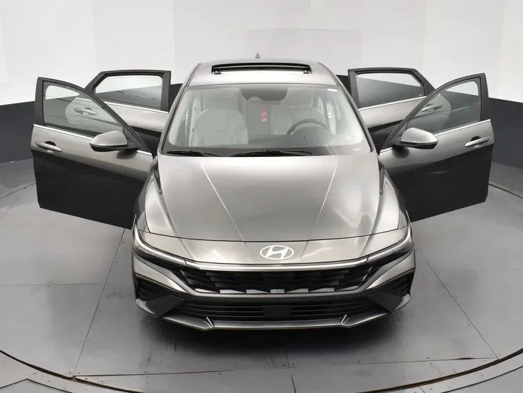 2025 Hyundai Elantra - Image 10 of 12