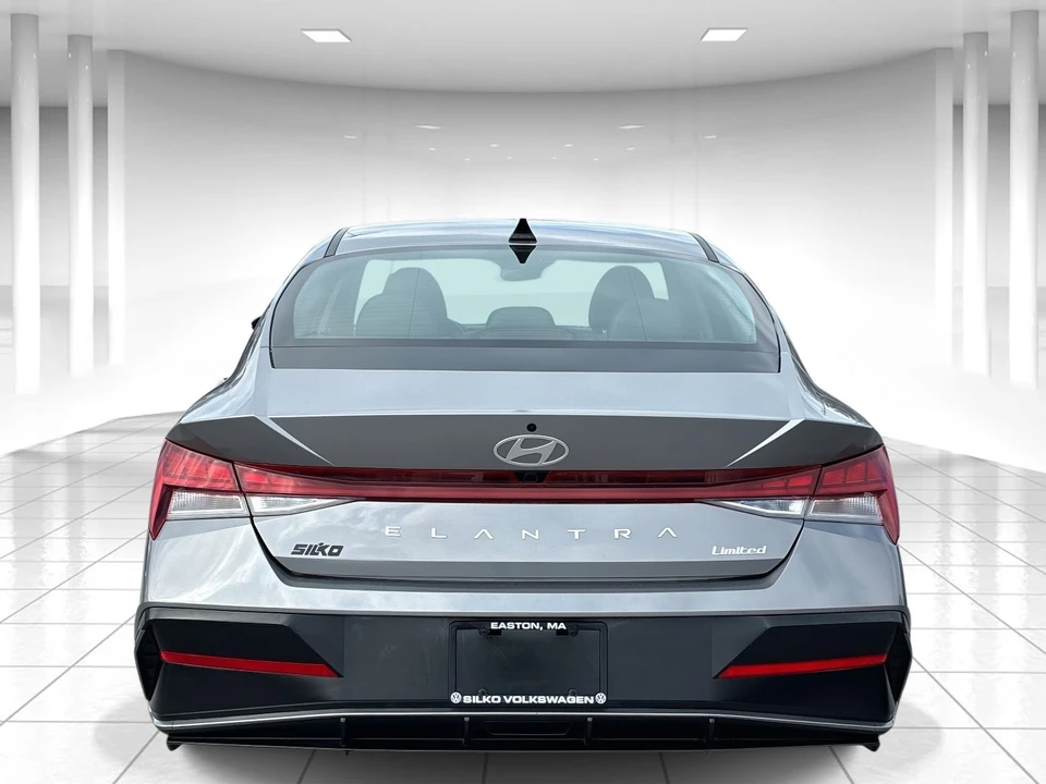 2025 Hyundai Elantra - Image 6 of 21