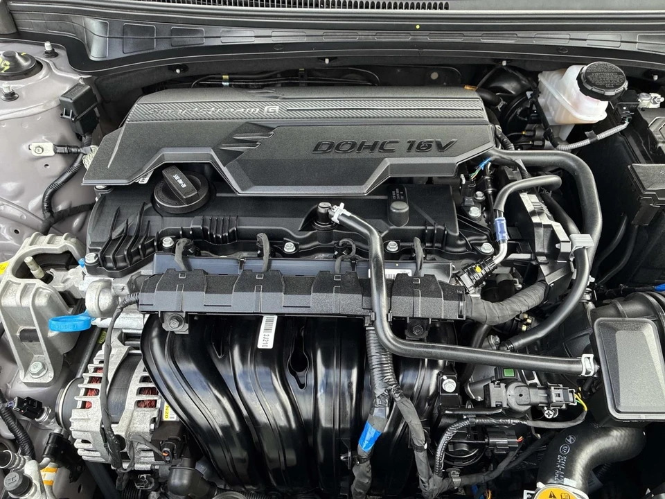 2025 Hyundai Elantra - Image 20 of 21