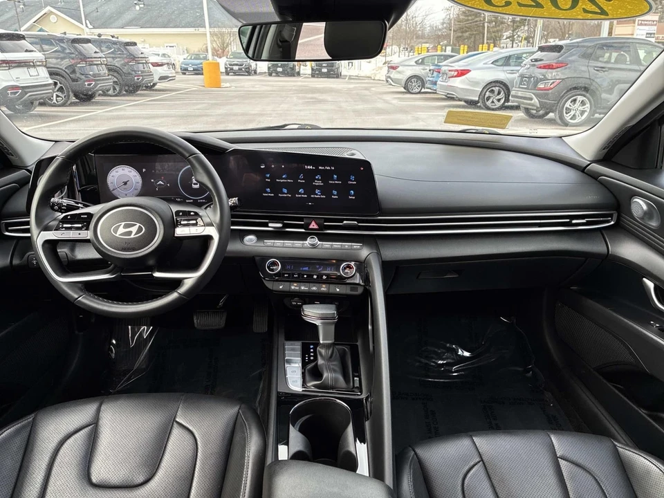 2025 Hyundai Elantra - Image 16 of 21