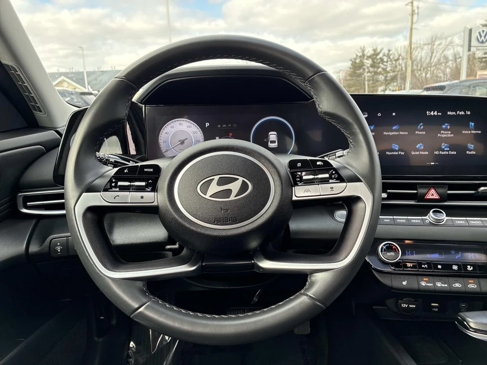 2025 Hyundai Elantra - Image 17 of 21
