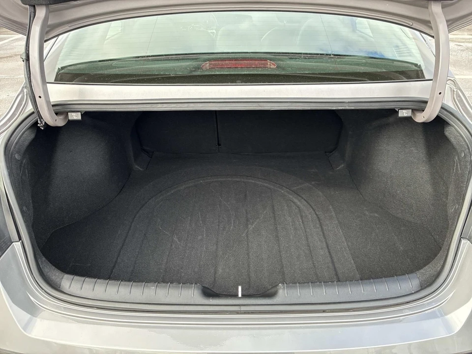 2025 Hyundai Elantra - Image 13 of 21