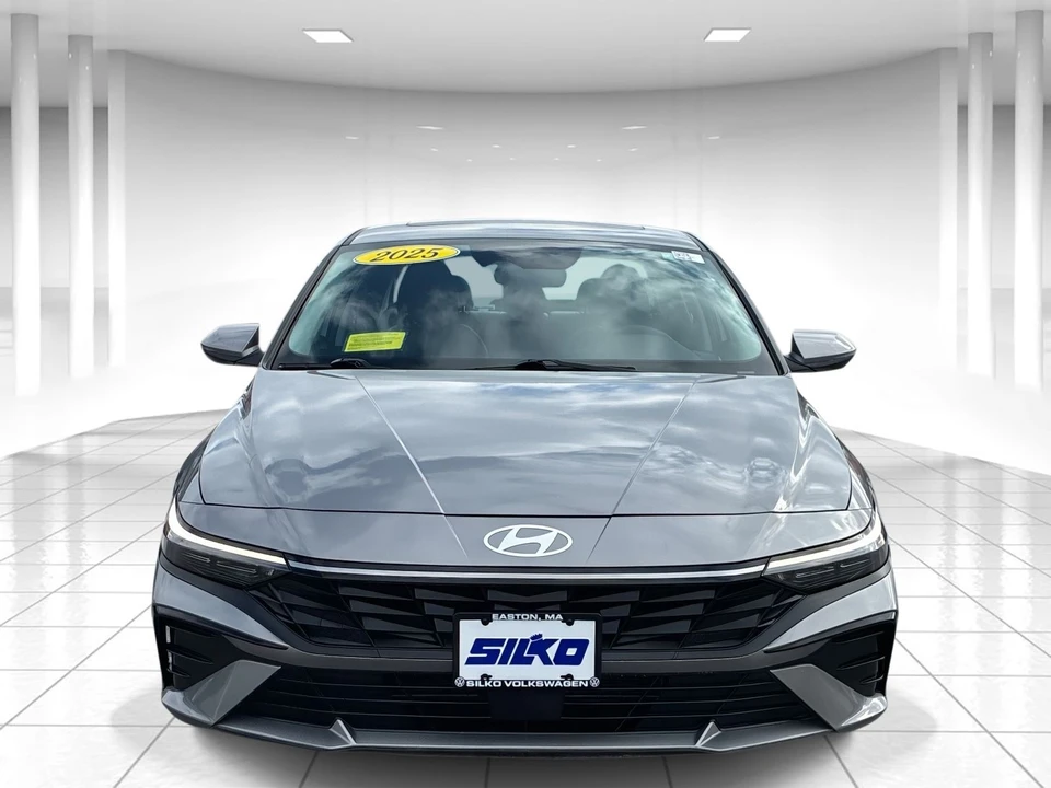2025 Hyundai Elantra - Image 2 of 21
