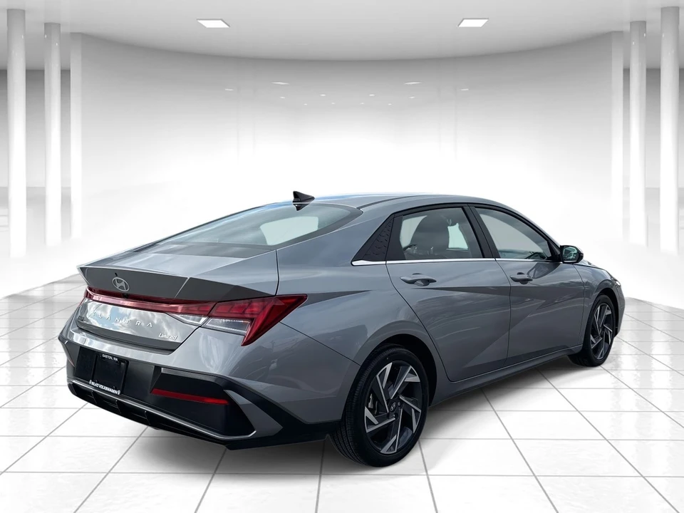 2025 Hyundai Elantra - Image 7 of 21
