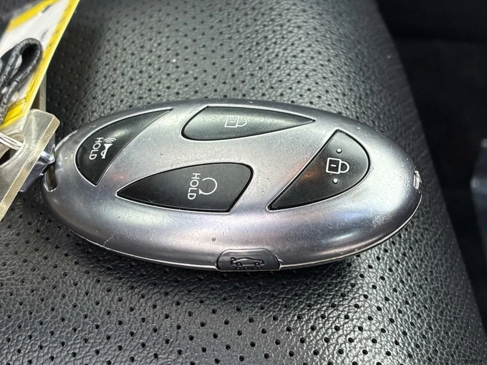 2025 Hyundai Elantra - Image 10 of 21