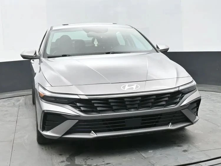 2025 Hyundai Elantra - Image 3 of 12