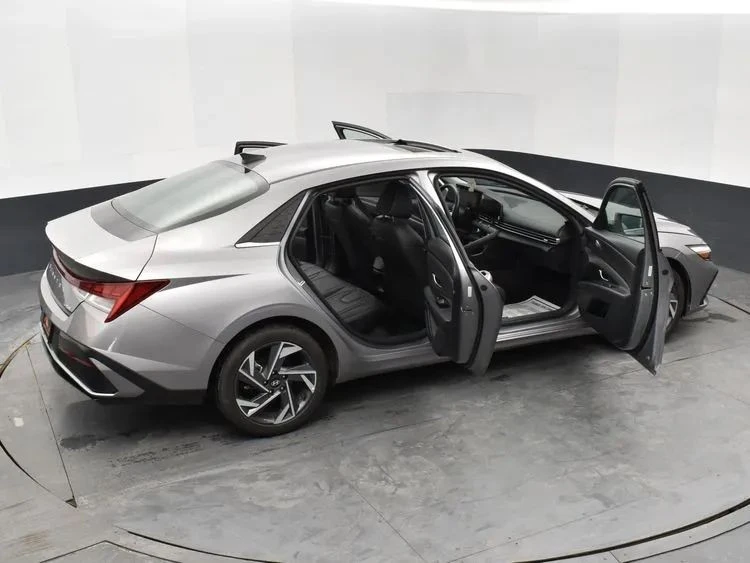 2025 Hyundai Elantra - Image 6 of 12
