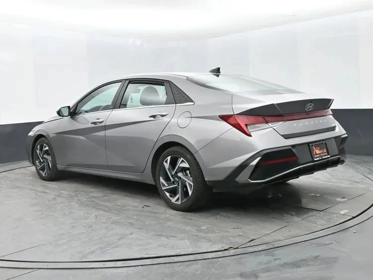 2025 Hyundai Elantra - Image 9 of 12