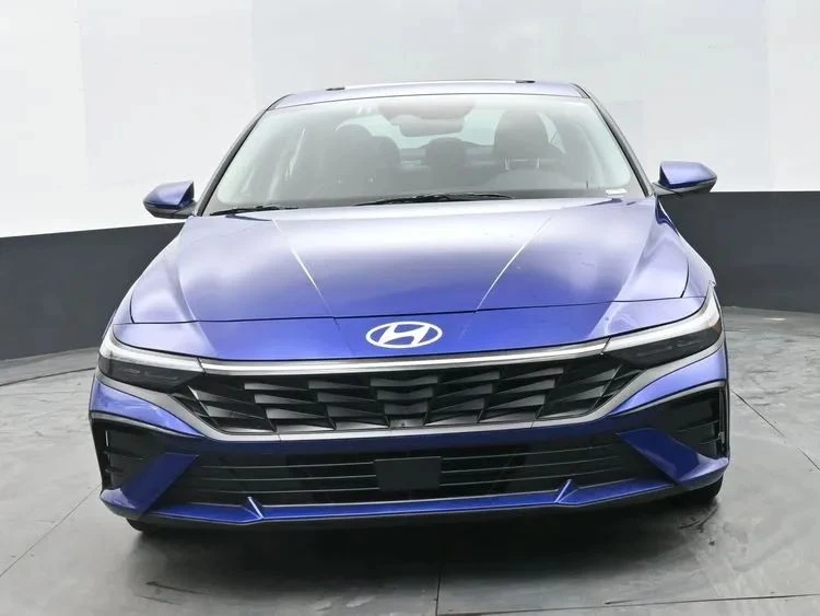 2025 Hyundai Elantra - Image 3 of 12