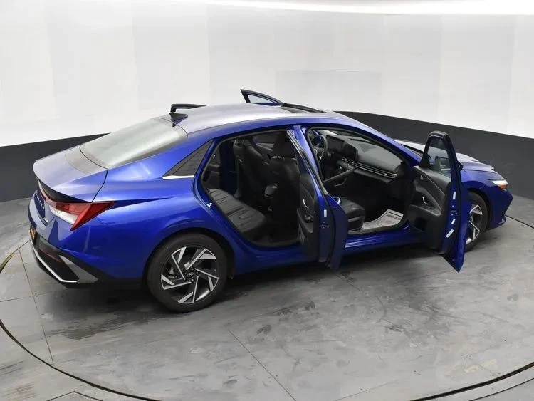 2025 Hyundai Elantra - Image 6 of 12