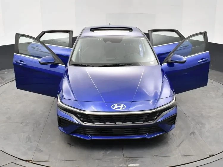 2025 Hyundai Elantra - Image 10 of 12
