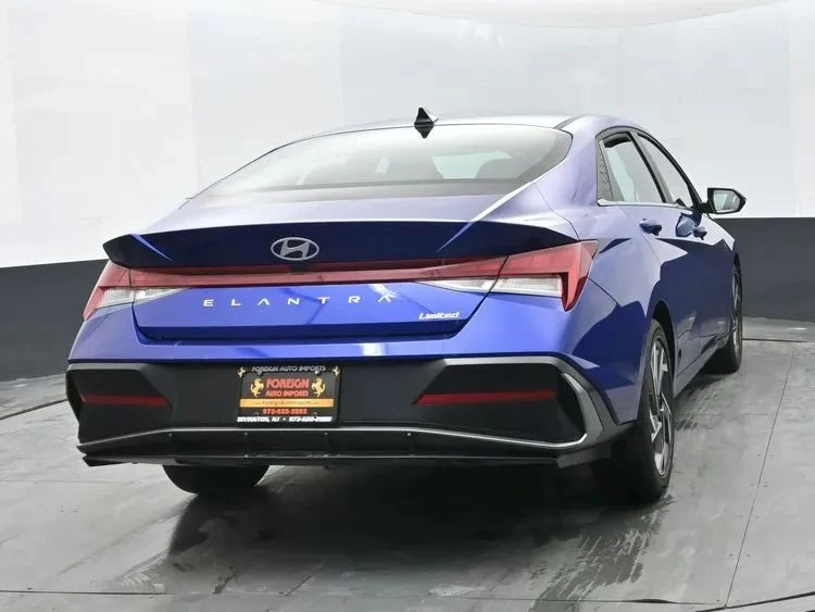 2025 Hyundai Elantra - Image 8 of 12