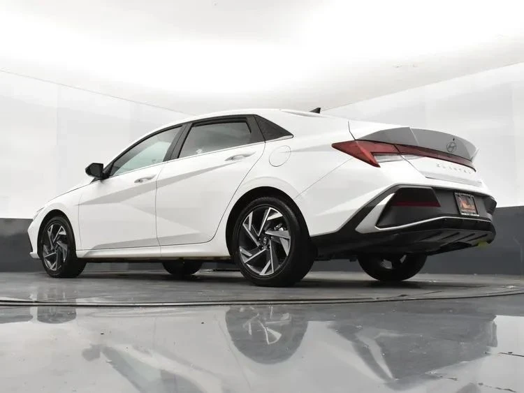 2025 Hyundai Elantra - Image 12 of 12