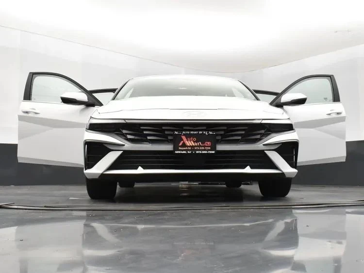 2025 Hyundai Elantra - Image 11 of 12