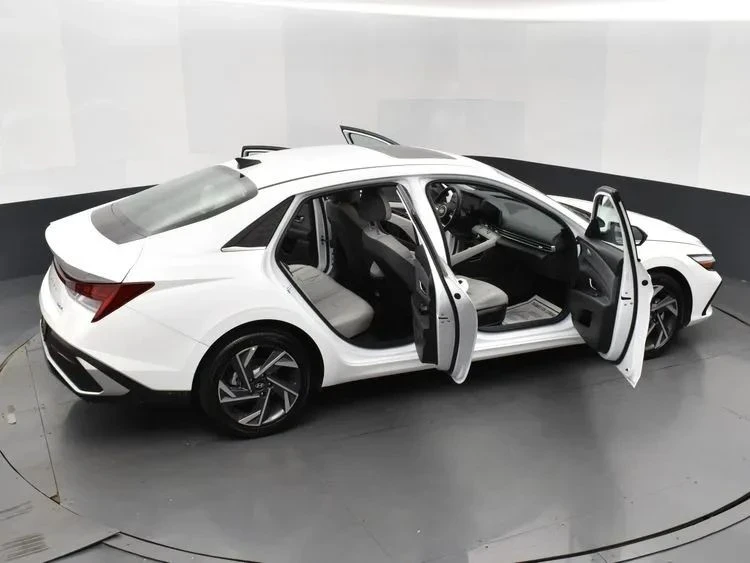 2025 Hyundai Elantra - Image 6 of 12