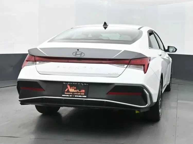 2025 Hyundai Elantra - Image 8 of 12