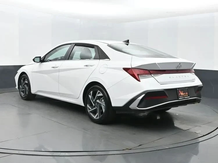 2025 Hyundai Elantra - Image 9 of 12