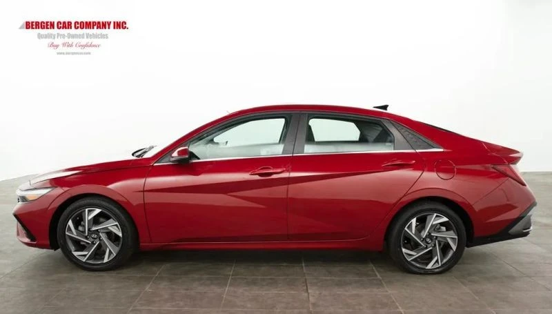 2025 Hyundai Elantra - Image 5 of 12