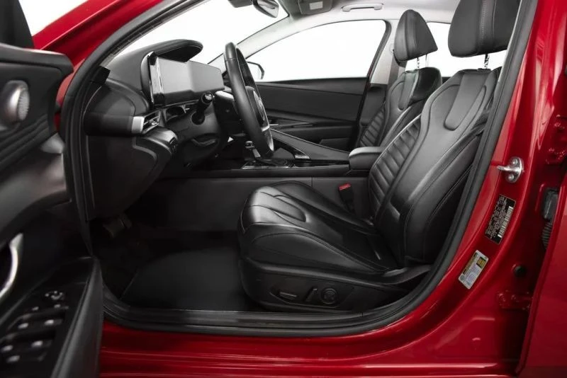 2025 Hyundai Elantra - Image 8 of 12