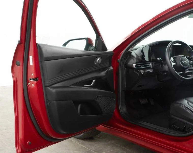 2025 Hyundai Elantra - Image 6 of 12