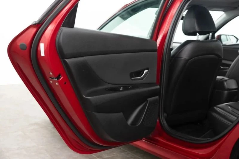 2025 Hyundai Elantra - Image 10 of 12