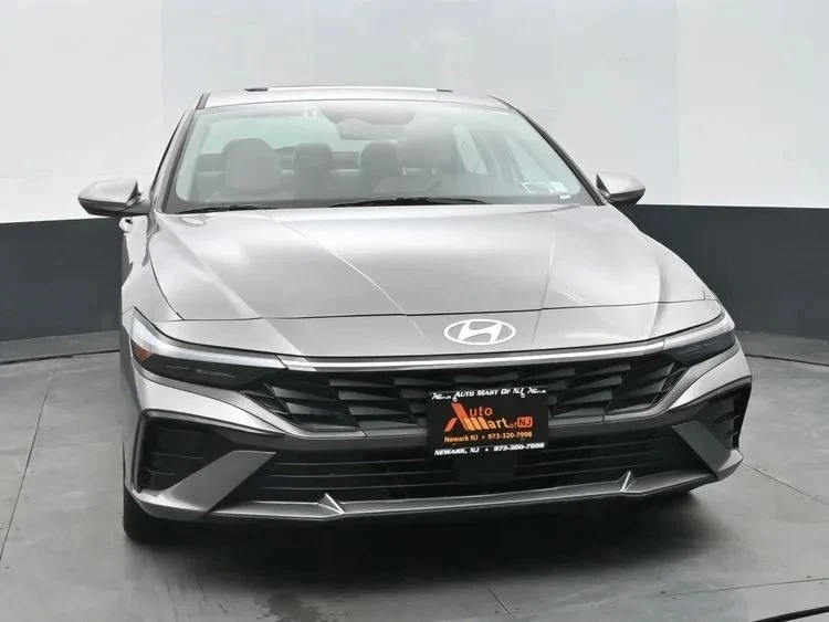 2025 Hyundai Elantra - Image 3 of 12