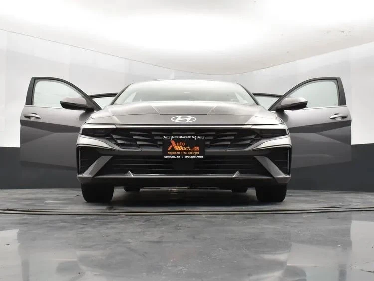 2025 Hyundai Elantra - Image 11 of 12