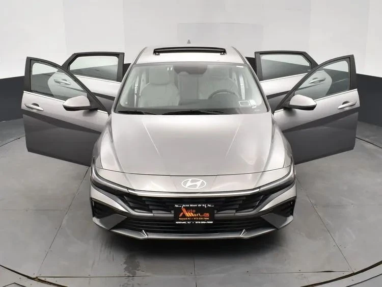 2025 Hyundai Elantra - Image 10 of 12