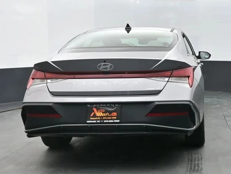 2025 Hyundai Elantra - Image 8 of 12